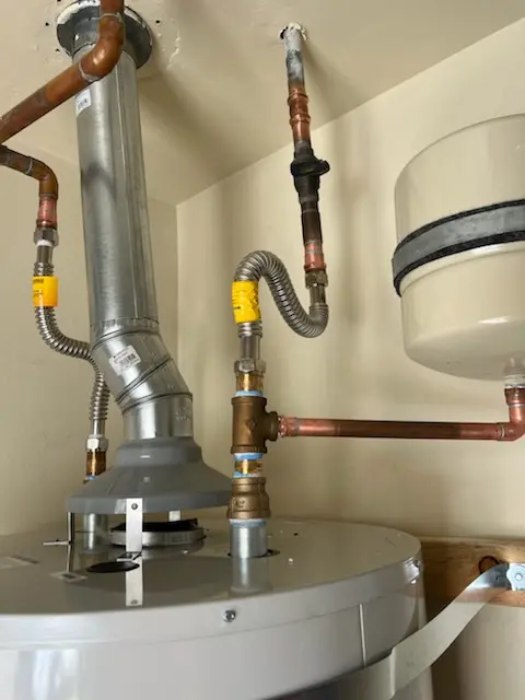 Water heater installation and plumbing repair in Helotes